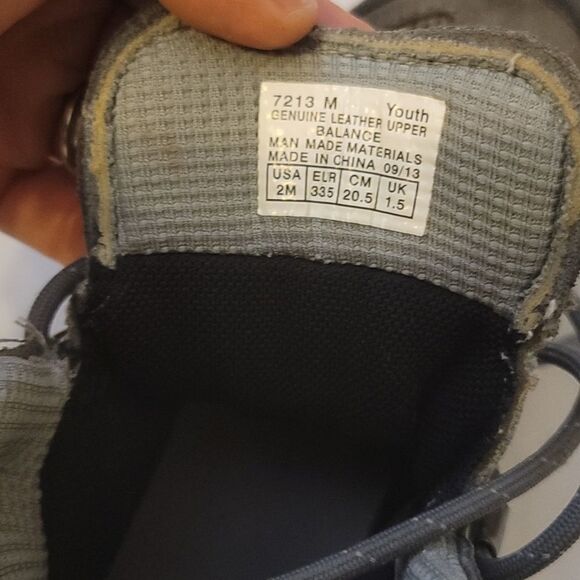 Boy's vasque hiking boots size 2M - Picture 6 of 9